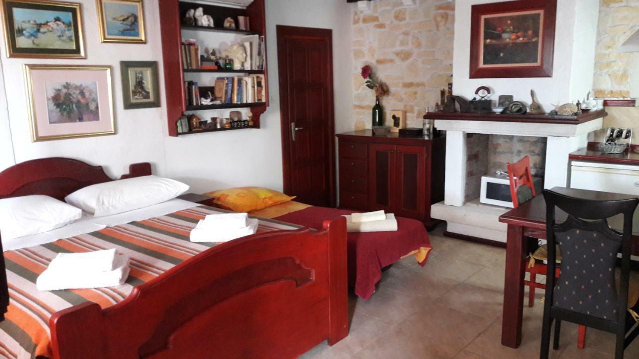 Apartments Picasso Комижа Экстерьер фото