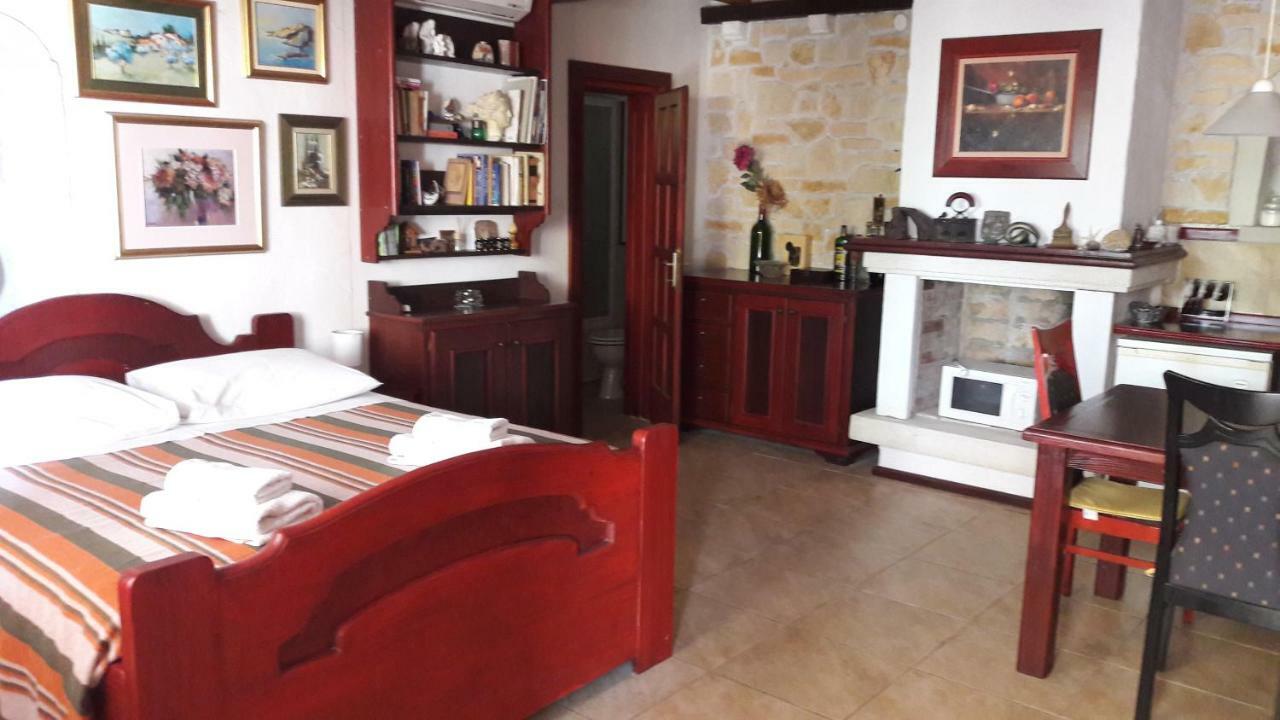 Apartments Picasso Комижа Экстерьер фото
